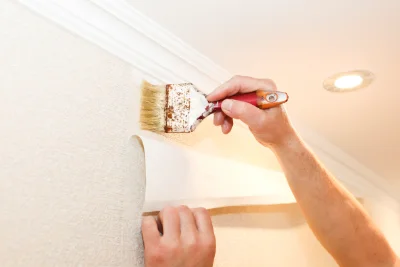 Pose de papier peint à Beutin — revêtements muraux et toiles de verre